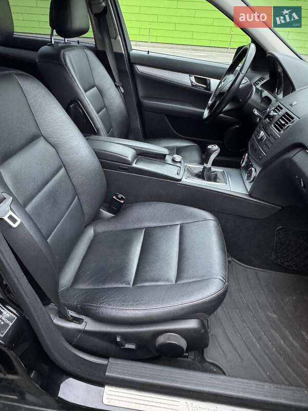 Седан Mercedes-Benz C-Class 2010 в Киеве