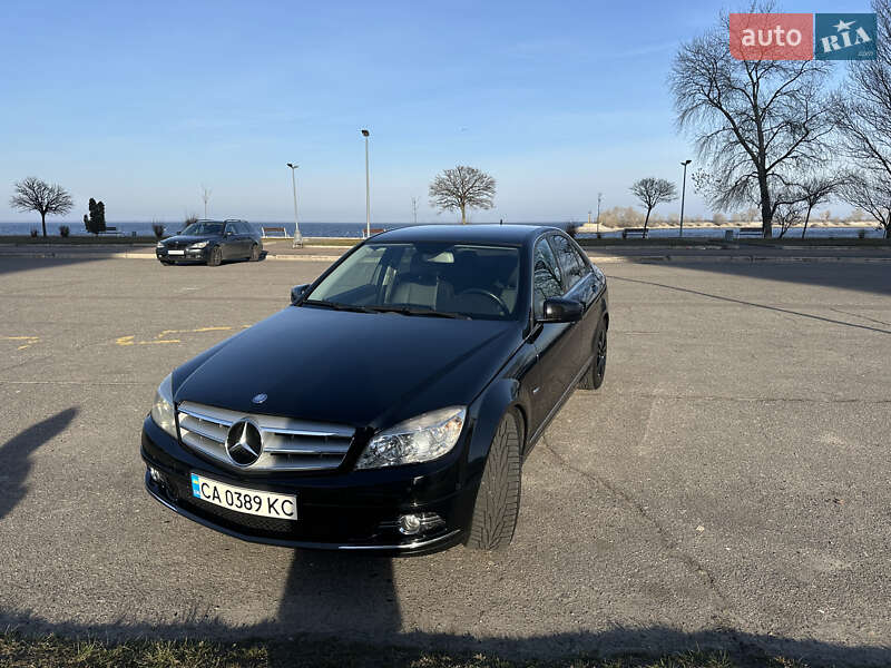 Седан Mercedes-Benz C-Class 2010 в Черкассах
