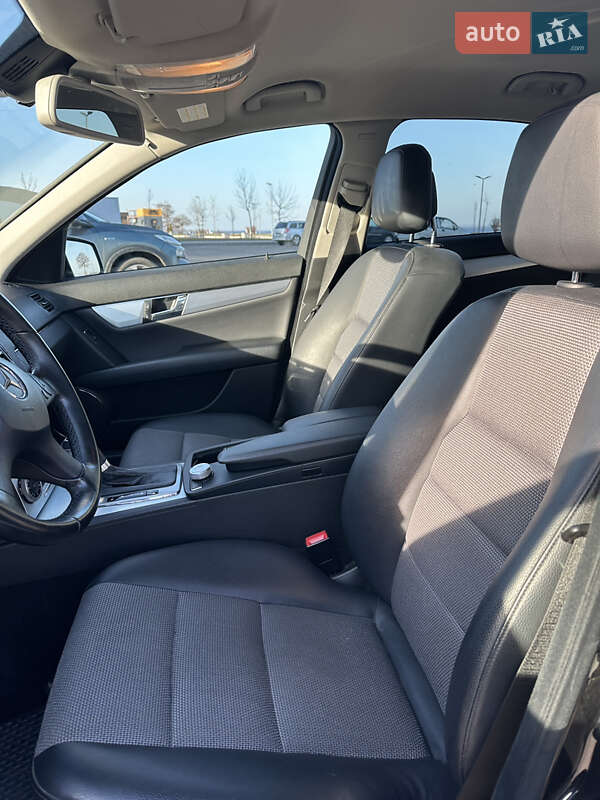 Седан Mercedes-Benz C-Class 2010 в Черкассах