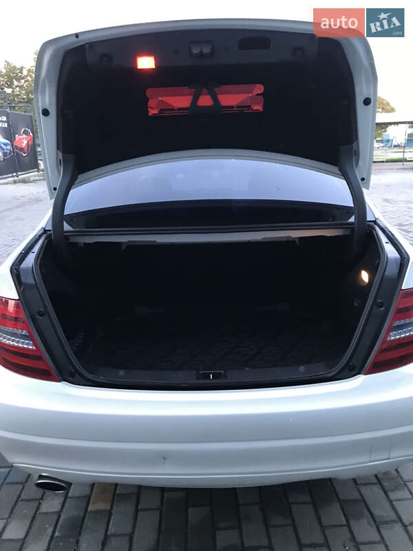 Седан Mercedes-Benz C-Class 2011 в Запорожье