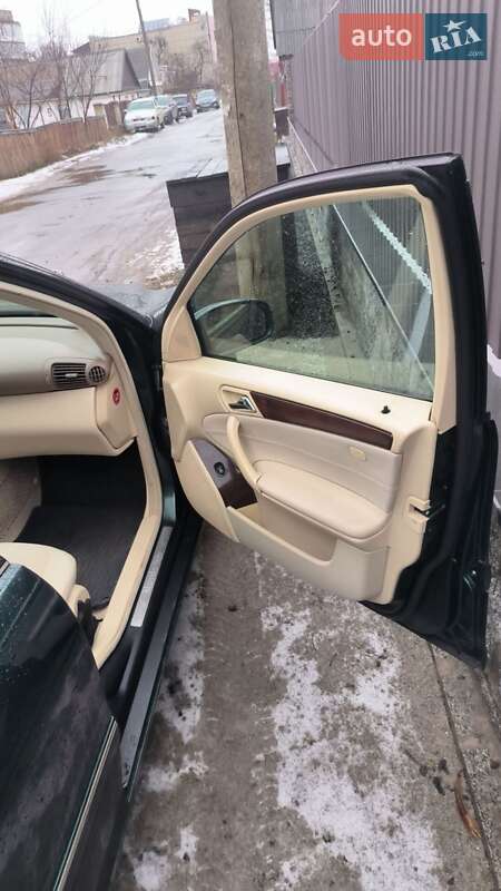 Седан Mercedes-Benz C-Class 2004 в Житомире
