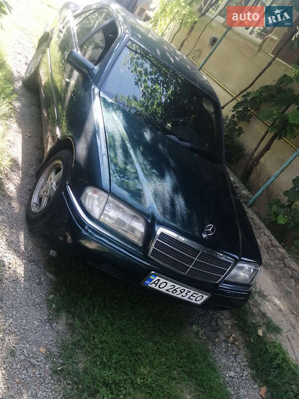 Седан Mercedes-Benz C-Class 1996 в Ужгороде