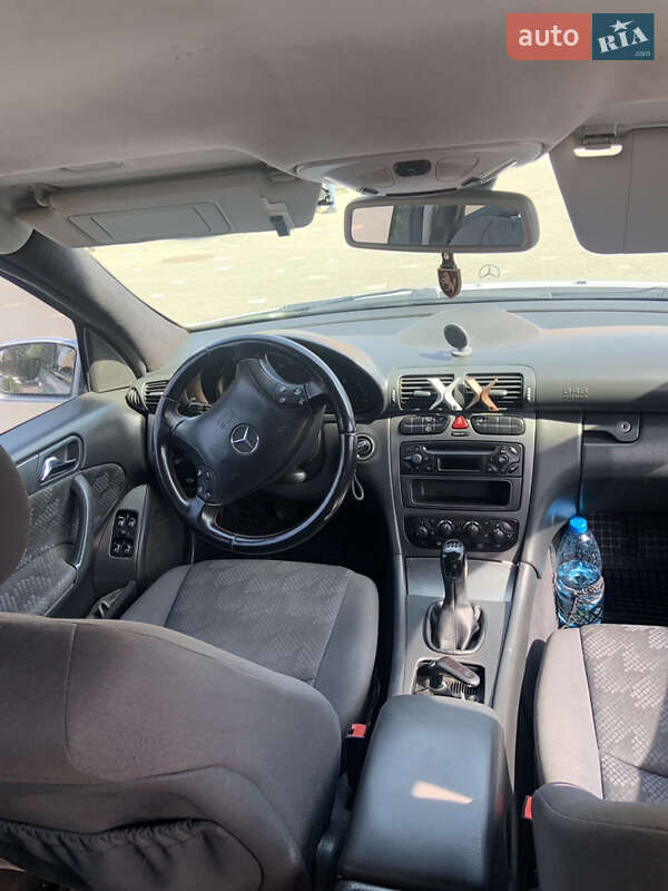 Универсал Mercedes-Benz C-Class 2003 в Ужгороде