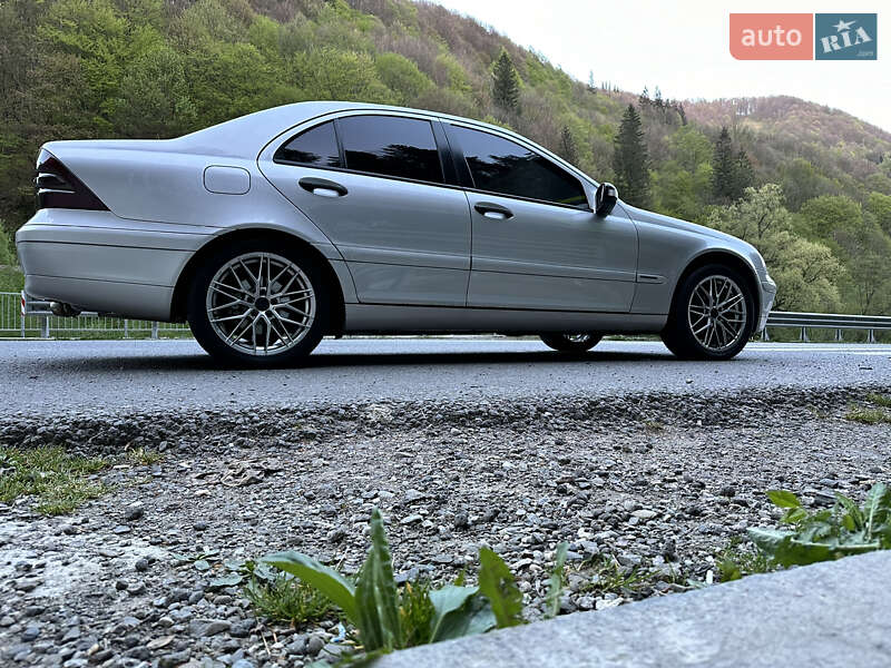 Седан Mercedes-Benz C-Class 2000 в Рахові