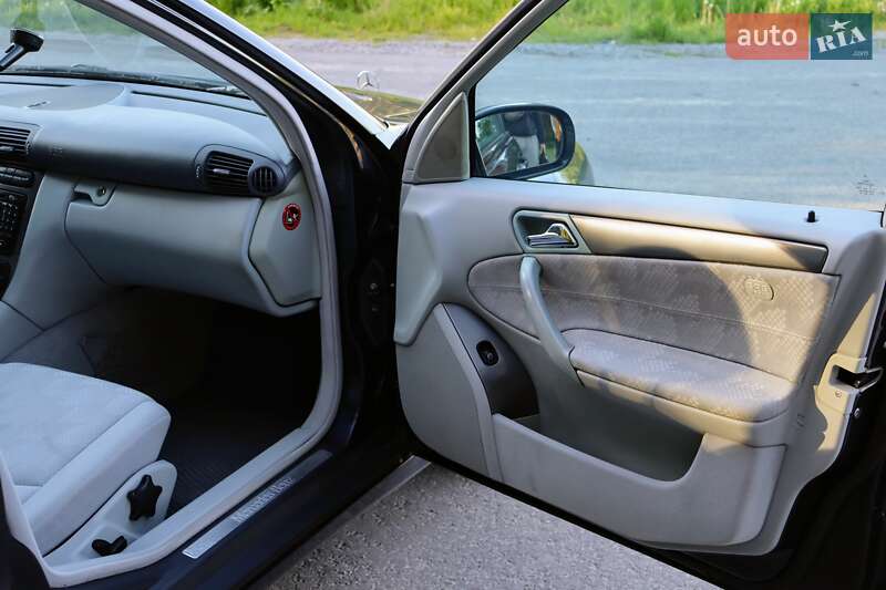 Седан Mercedes-Benz C-Class 2002 в Львове