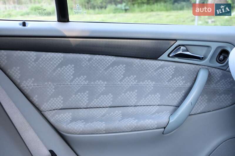 Седан Mercedes-Benz C-Class 2002 в Львове