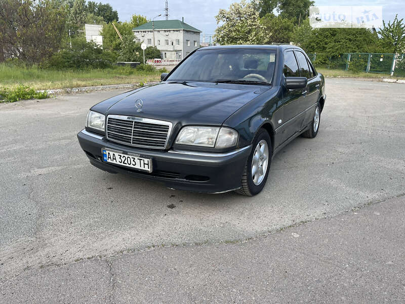 Седан Mercedes-Benz C-Class 2000 в Киеве