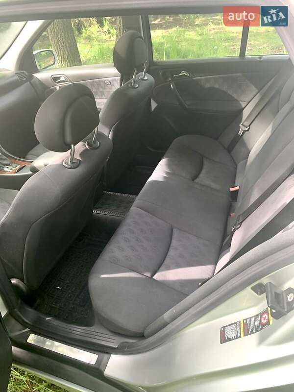 Универсал Mercedes-Benz C-Class 2002 в Костополе