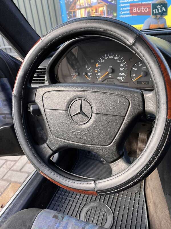 Седан Mercedes-Benz C-Class 1996 в Гайвороне