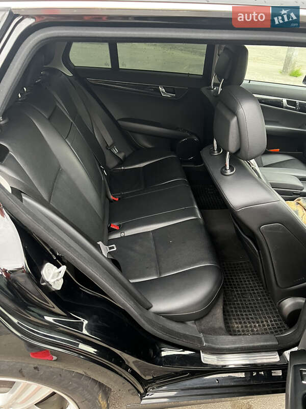 Универсал Mercedes-Benz C-Class 2011 в Костополе