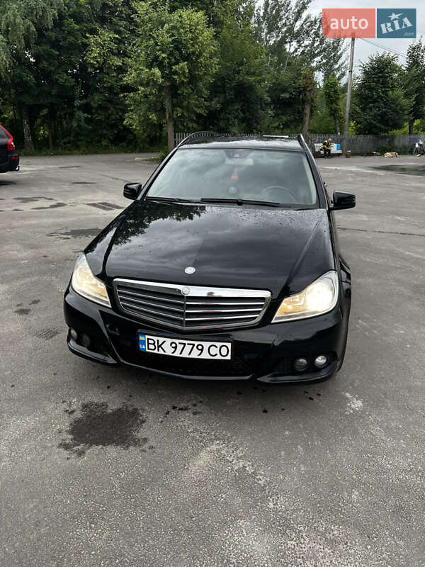 Универсал Mercedes-Benz C-Class 2011 в Костополе