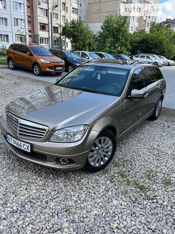 Універсал Mercedes-Benz C-Class 2009 в Івано-Франківську