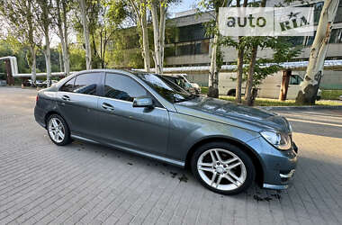 Седан Mercedes-Benz C-Class 2011 в Дніпрі