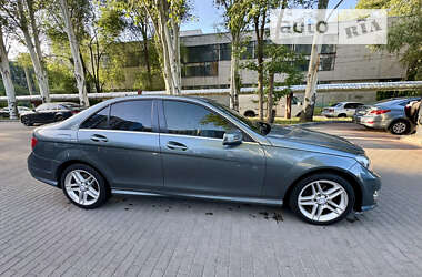 Седан Mercedes-Benz C-Class 2011 в Дніпрі