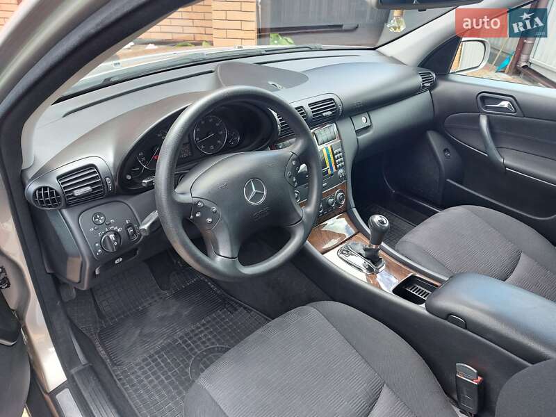 Седан Mercedes-Benz C-Class 2005 в Виннице