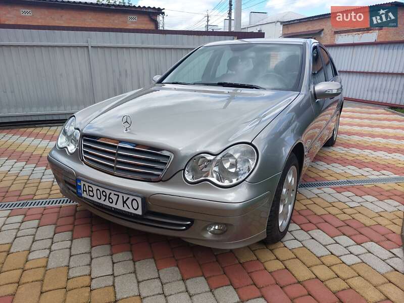 Седан Mercedes-Benz C-Class 2005 в Виннице