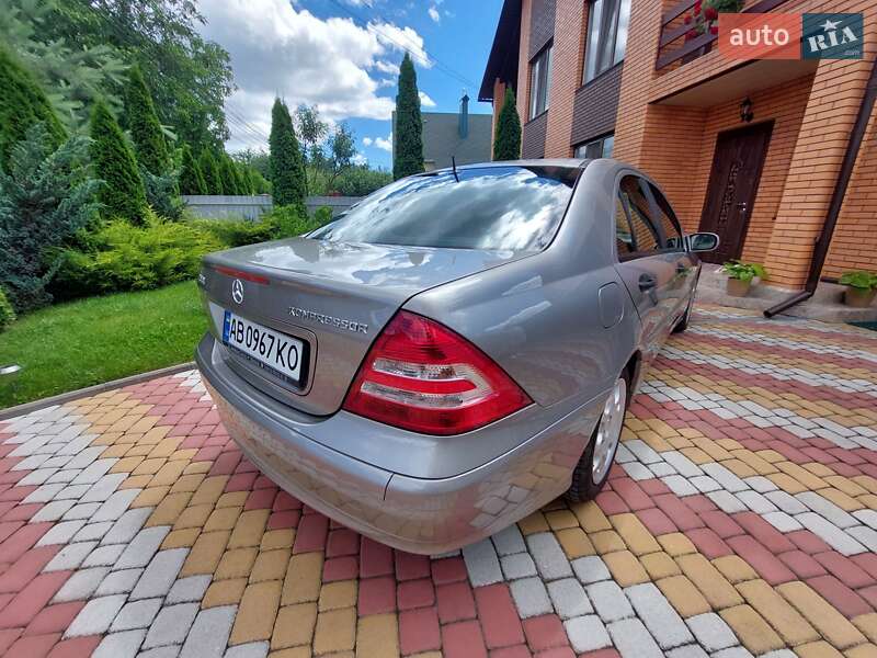 Седан Mercedes-Benz C-Class 2005 в Виннице