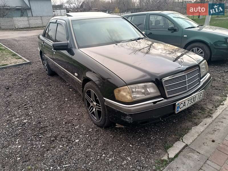 Седан Mercedes-Benz C-Class 1995 в Черкассах