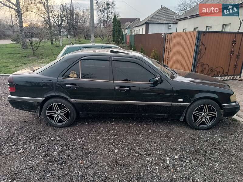 Седан Mercedes-Benz C-Class 1995 в Черкассах