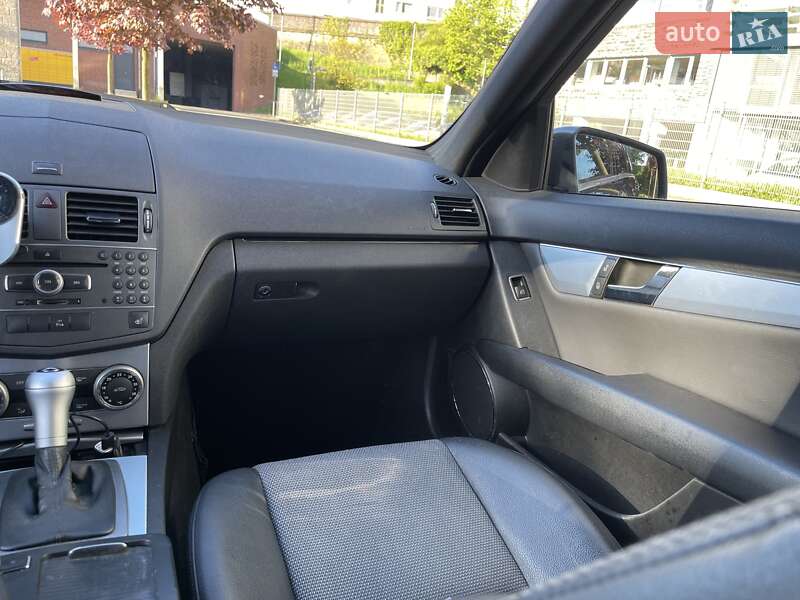 Универсал Mercedes-Benz C-Class 2011 в Черновцах