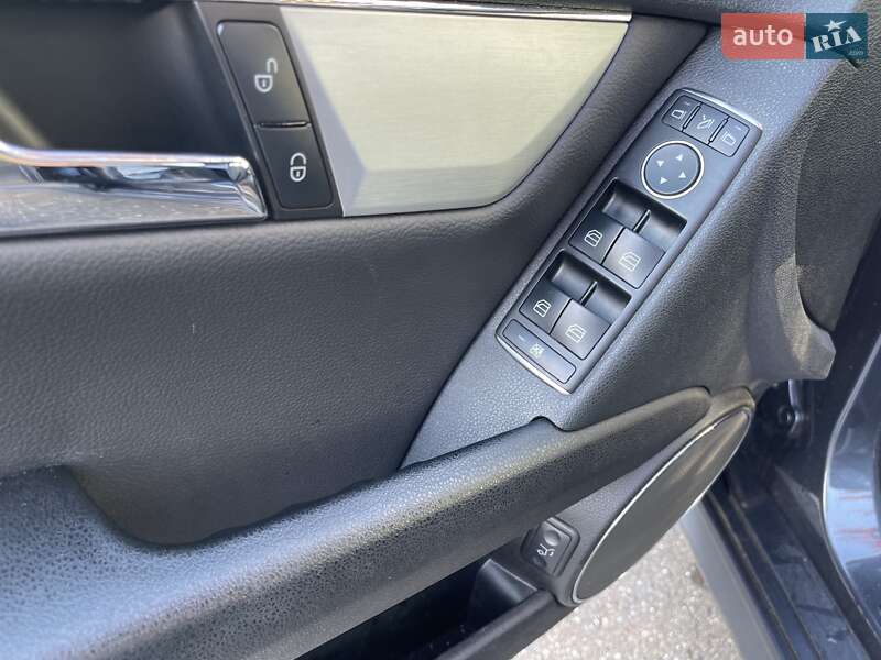 Универсал Mercedes-Benz C-Class 2011 в Черновцах