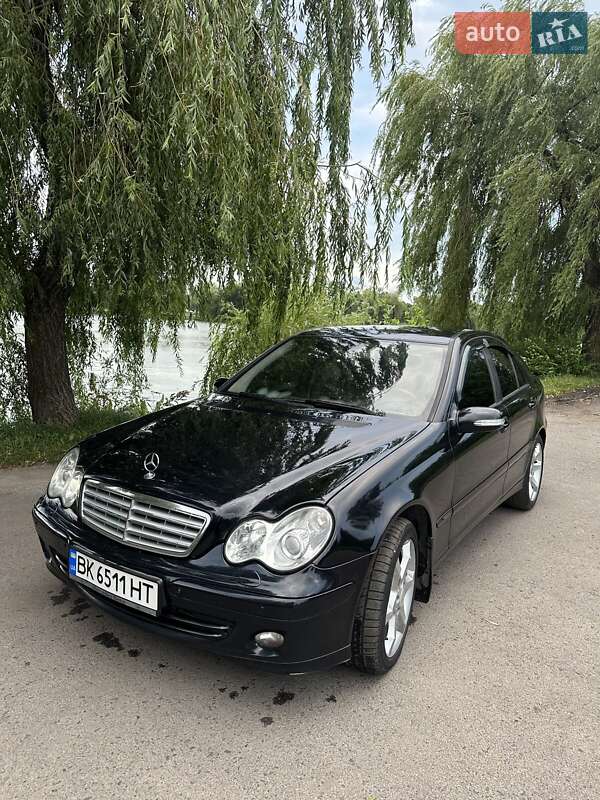 Седан Mercedes-Benz C-Class 2006 в Ровно