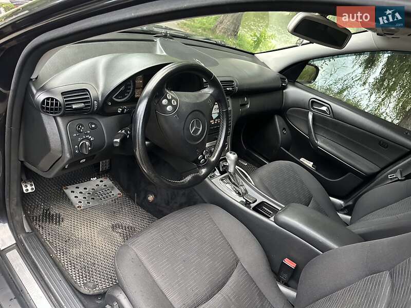 Седан Mercedes-Benz C-Class 2006 в Ровно