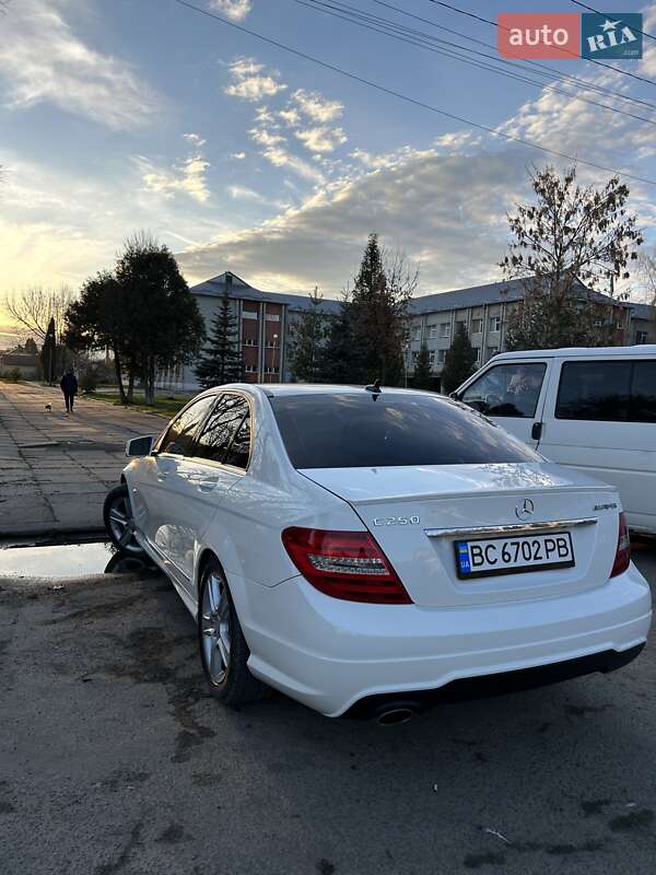 Седан Mercedes-Benz C-Class 2011 в Львове