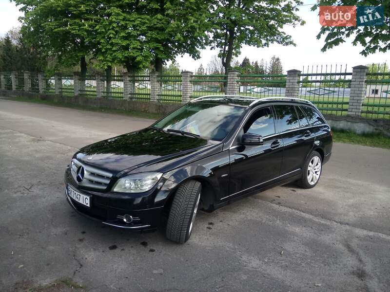 Универсал Mercedes-Benz C-Class 2011 в Вараше