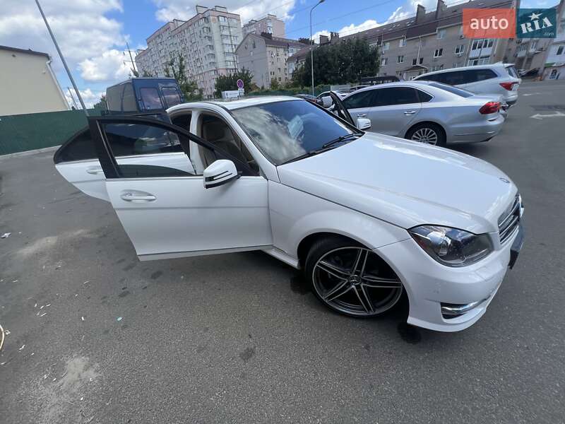 Седан Mercedes-Benz C-Class 2014 в Киеве
