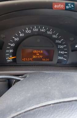 Седан Mercedes-Benz C-Class 2001 в 