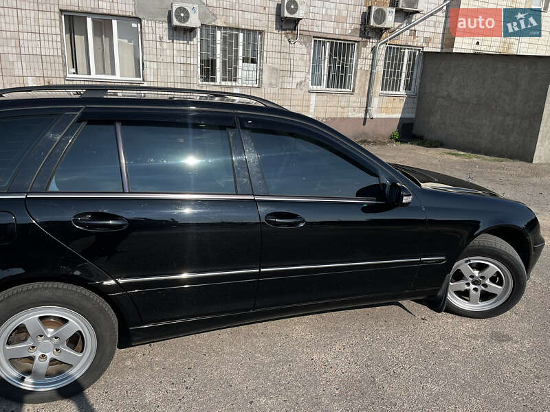 Універсал Mercedes-Benz C-Class 2006 в Дніпрі