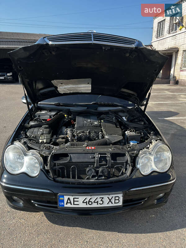 Універсал Mercedes-Benz C-Class 2006 в Дніпрі