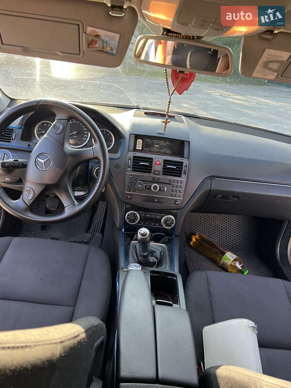Универсал Mercedes-Benz C-Class 2009 в Новояворовске