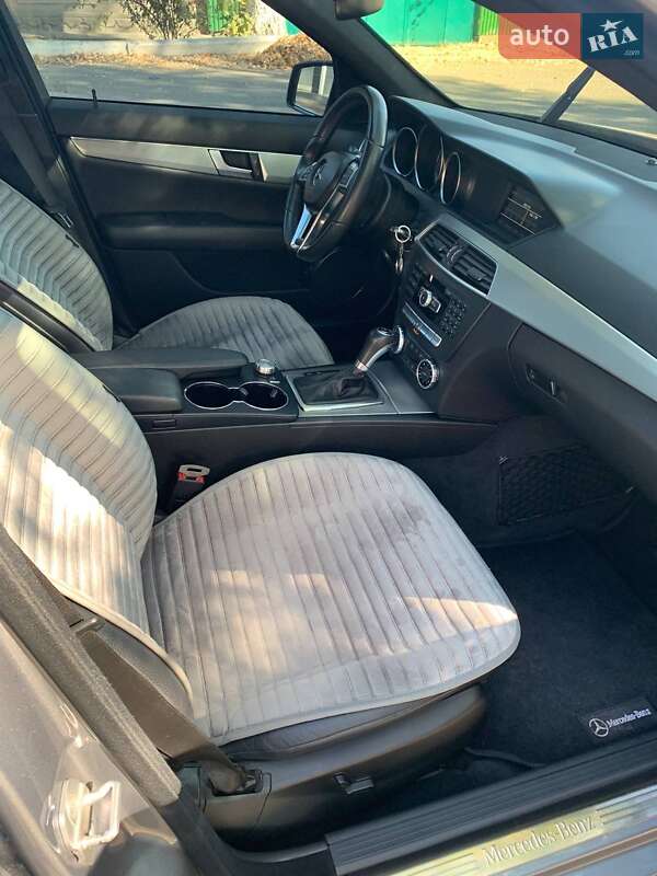 Седан Mercedes-Benz C-Class 2011 в Рени