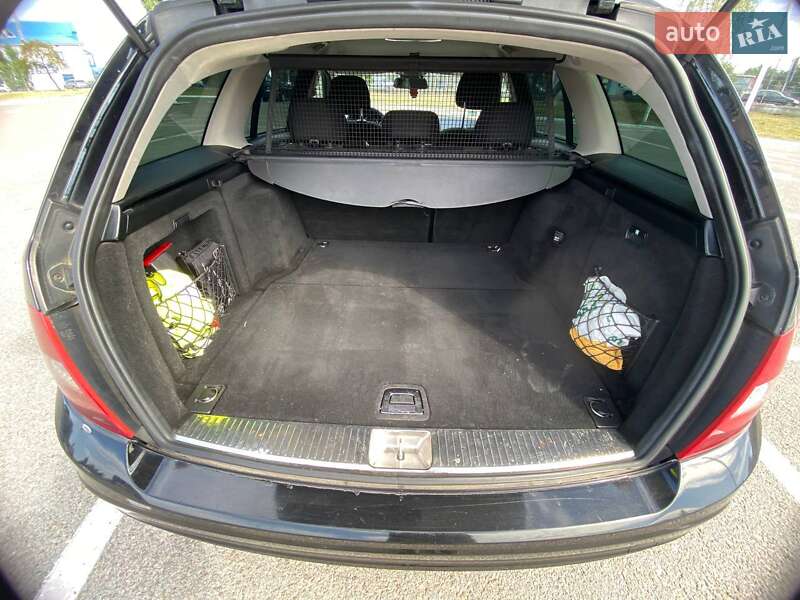 Універсал Mercedes-Benz C-Class 2011 в Житомирі