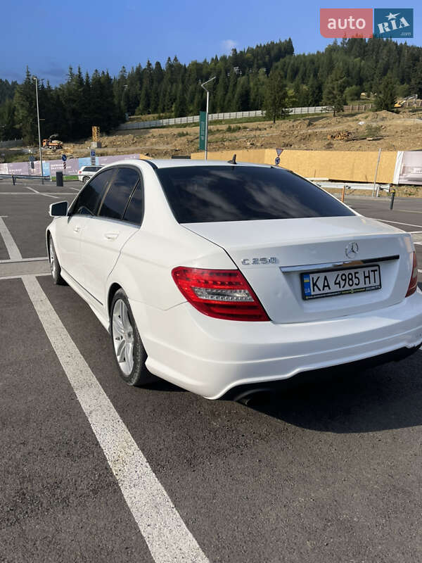 Седан Mercedes-Benz C-Class 2012 в Киеве