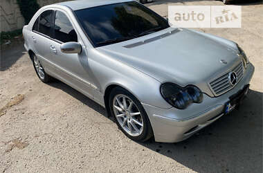 Седан Mercedes-Benz C-Class 2000 в Днепре