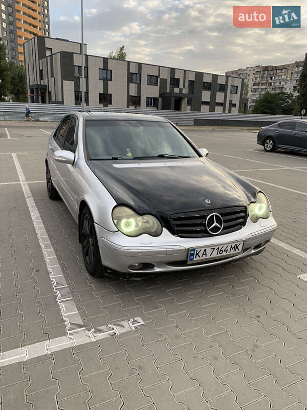Седан Mercedes-Benz C-Class 2000 в Киеве