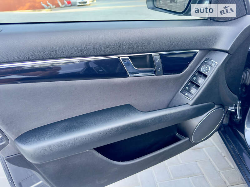 Седан Mercedes-Benz C-Class 2008 в Ровно