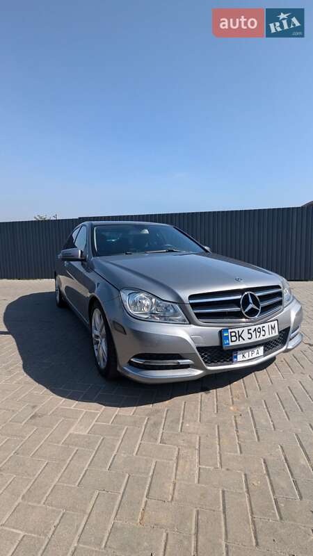Седан Mercedes-Benz C-Class 2013 в Остроге