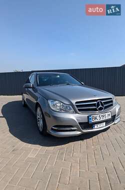 Седан Mercedes-Benz C-Class 2013 в Острозі