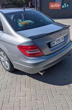 Седан Mercedes-Benz C-Class 2013 в Острозі