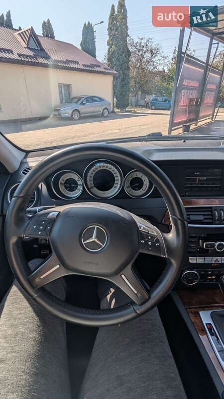 Седан Mercedes-Benz C-Class 2013 в Остроге