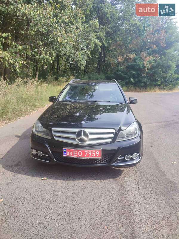 Універсал Mercedes-Benz C-Class 2012 в 