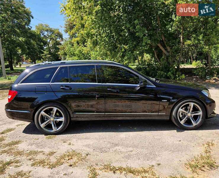 Універсал Mercedes-Benz C-Class 2011 в Чернівцях фото 3 Універсал Mercedes-Benz C-Class 2011 в Чернівцях