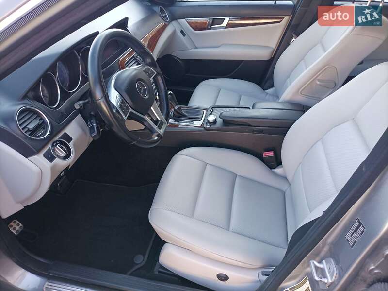 Седан Mercedes-Benz C-Class 2011 в Одессе