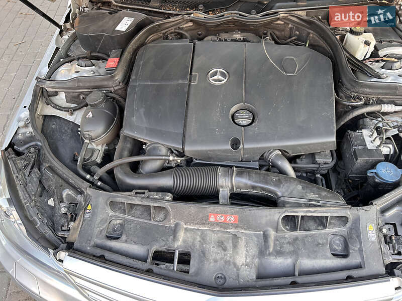 Універсал Mercedes-Benz C-Class 2011 в Києві