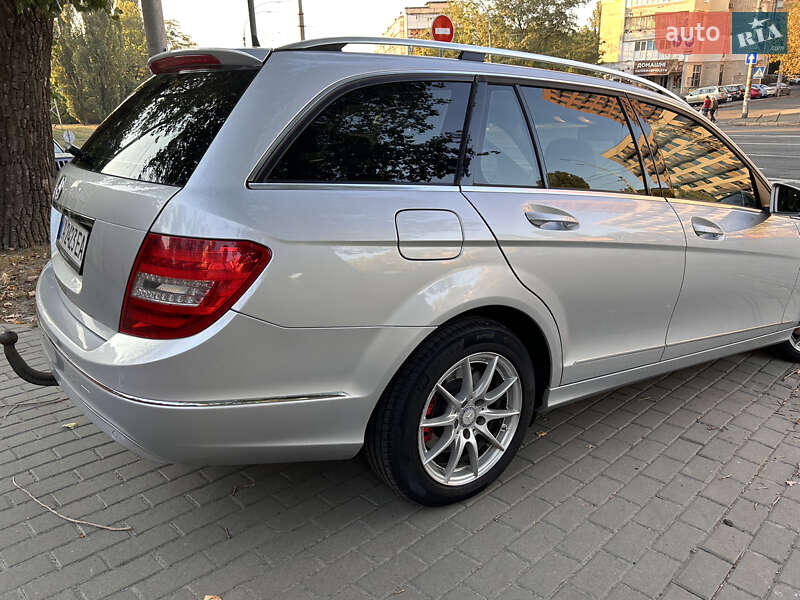 Універсал Mercedes-Benz C-Class 2011 в Києві