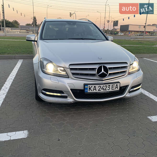 Універсал Mercedes-Benz C-Class 2011 в Києві